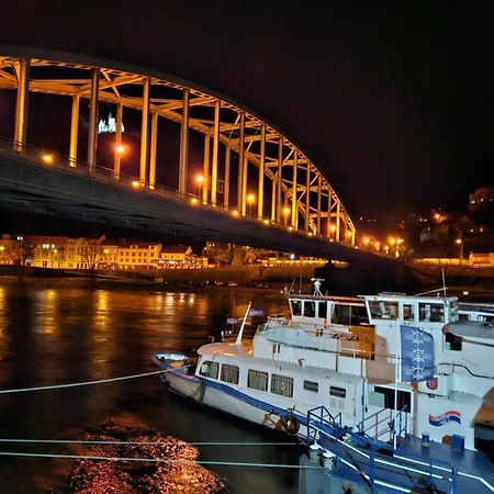 Апартаменты U Labe Дечин